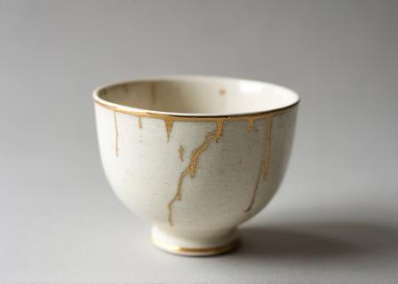 金継ぎによって美しく再生した完成品